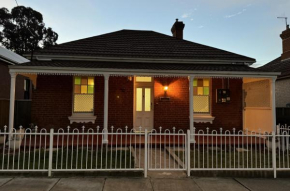 Cottage on Manilla - Bathurst - Centrally located